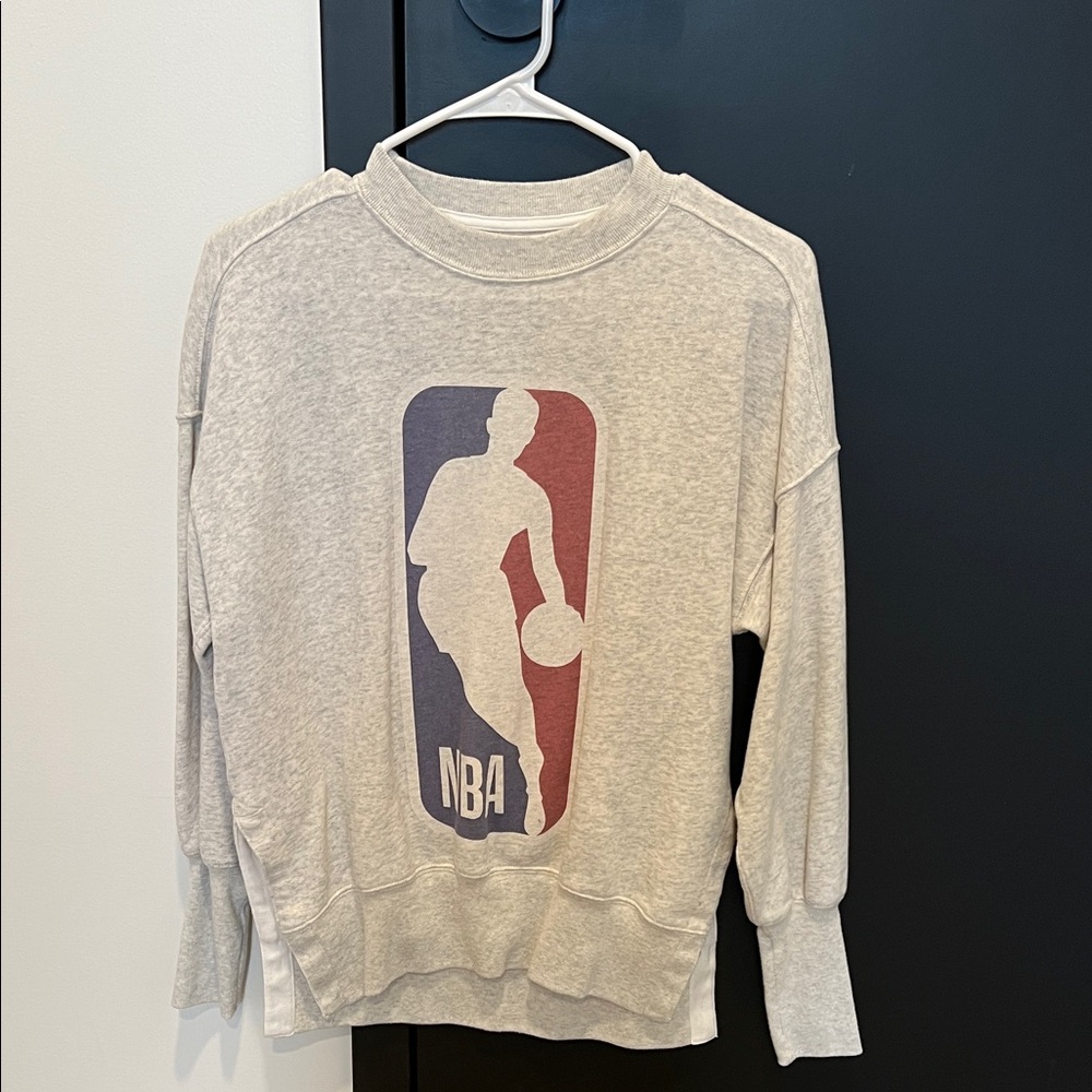Abercrombie & Fitch Light Gray NBA Logo Sweatshirt